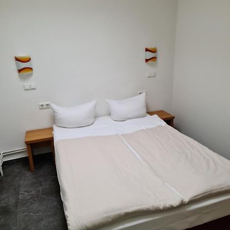 Shop 23 Bed & Breakfast Хамбург Екстериор снимка