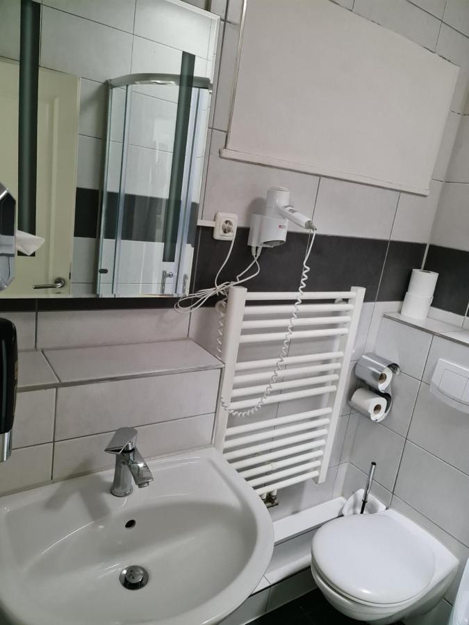 Shop 23 Bed & Breakfast Хамбург Екстериор снимка