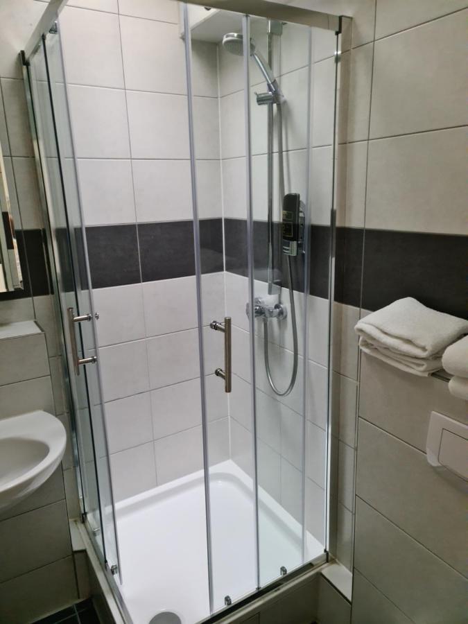 Shop 23 Bed & Breakfast Хамбург Екстериор снимка